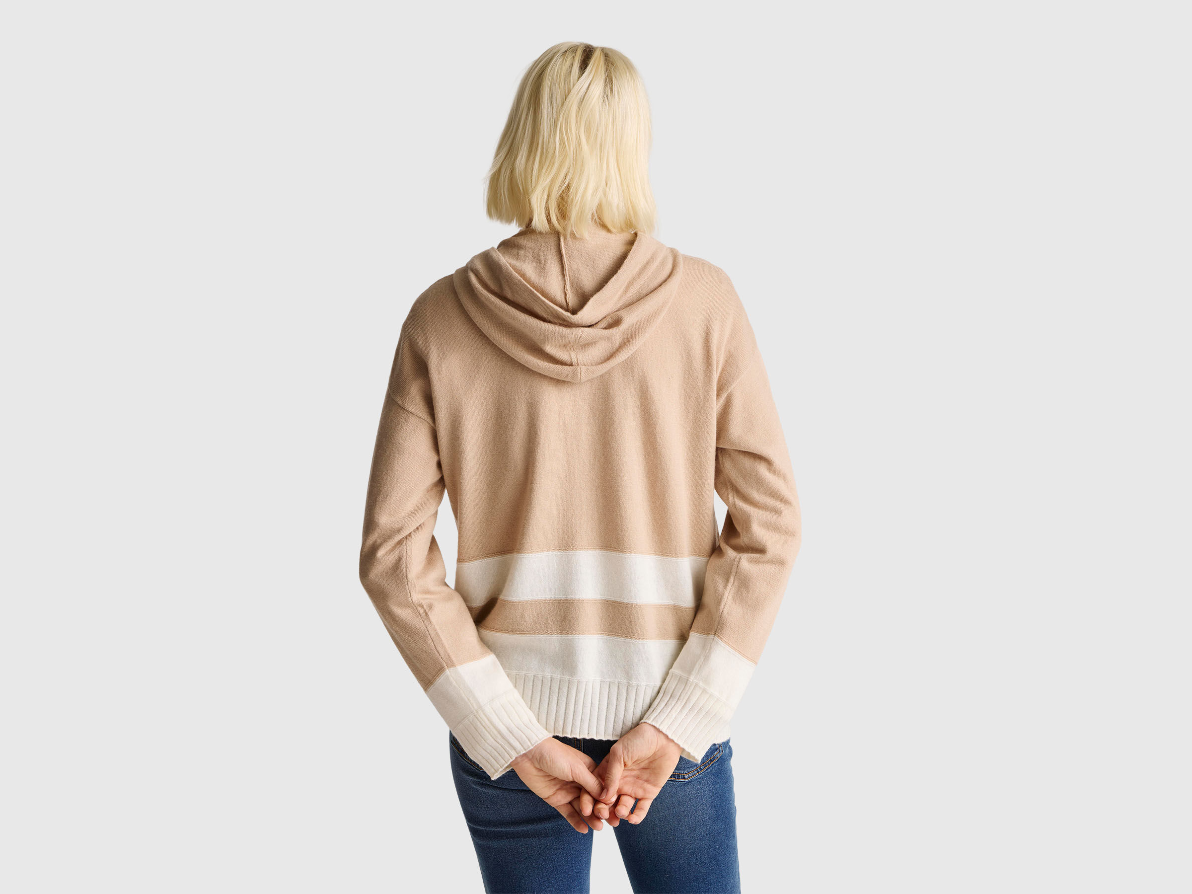 SWEATER W/HOOD Mujer image number 2